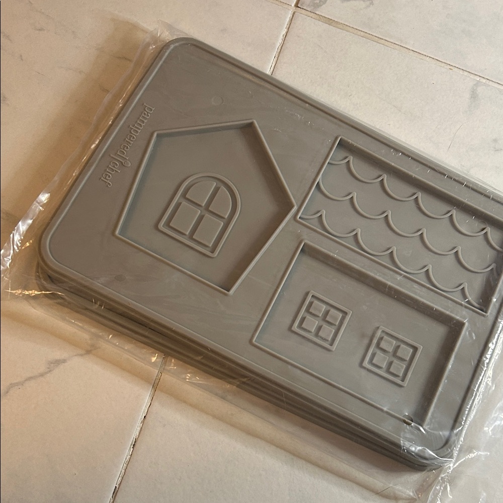 Pampered Chef Gray Silicone Baking Mold for gingerbread cookie houses. New!